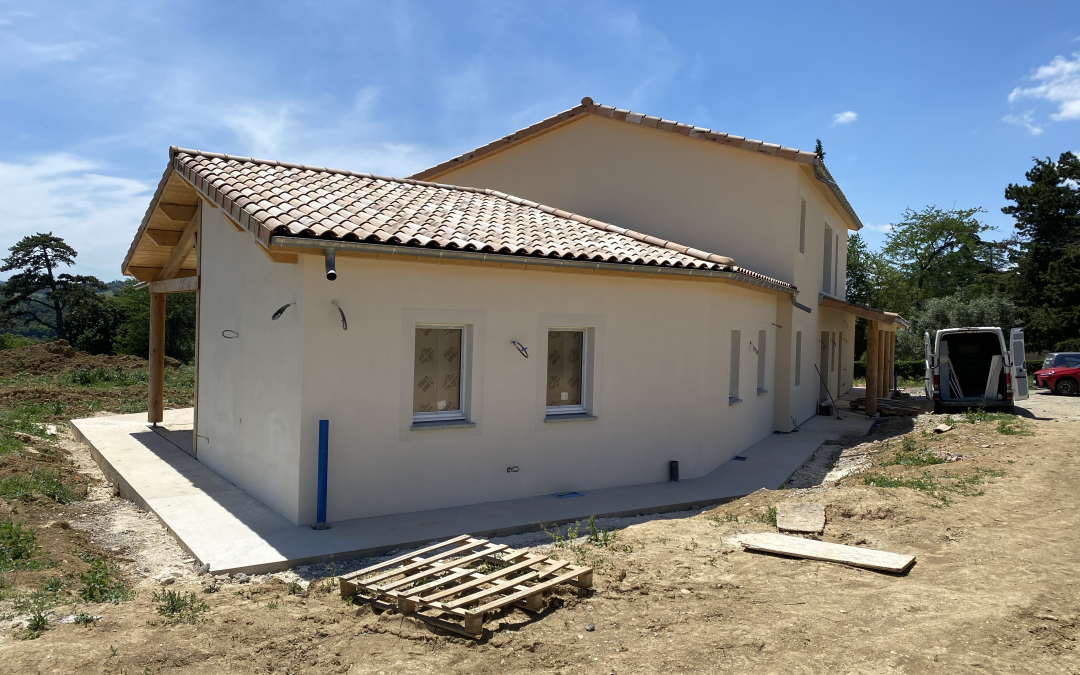 Pourquoi choisir une entreprise locale pour vos travaux de façade dans la Drôme ?